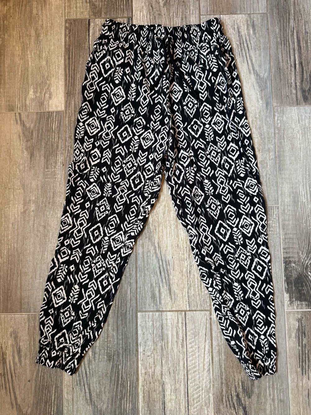 Forever 21 Black and White Printed Harem Pants